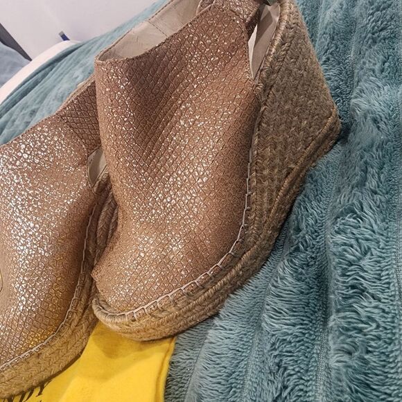 Kenneth Cole Stylish Platform Brown Peep-Toe Sling Back Wedges - Picture 7 of 7